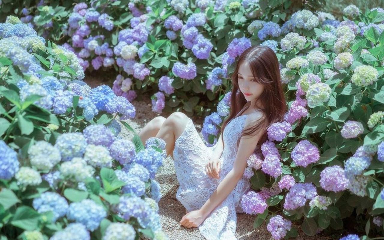 成都高温持续 民众进入防空洞纳凉